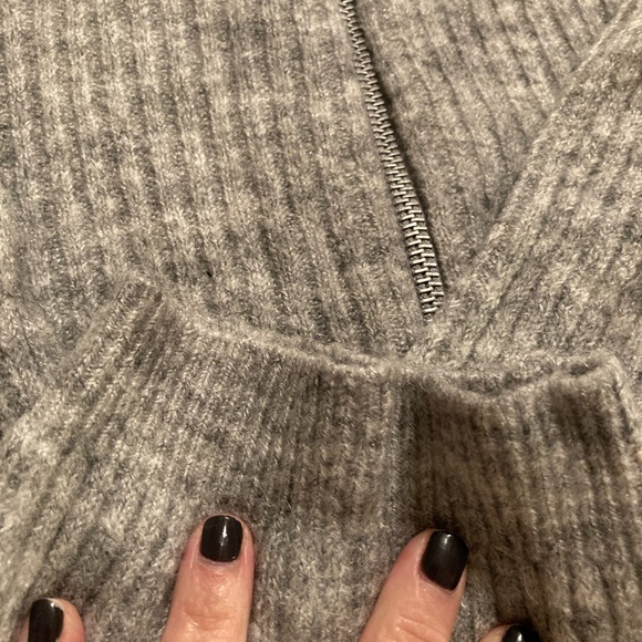 Adorable 🥰 szXS grey zip cardigan - Picture 2 of 9